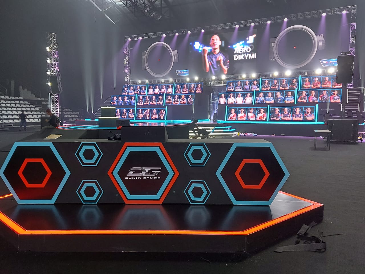 Bahan baku stand pameran