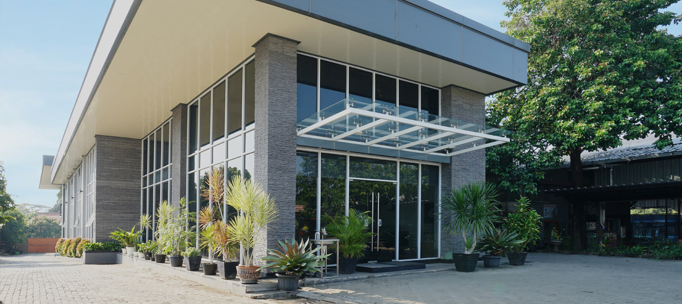 $image['hero']['heroimage']['image_alt']