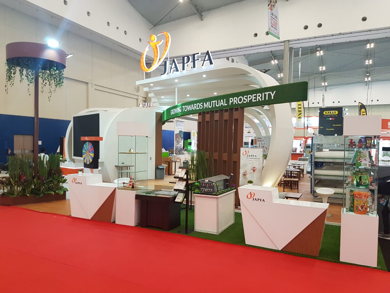 Material stand pameran